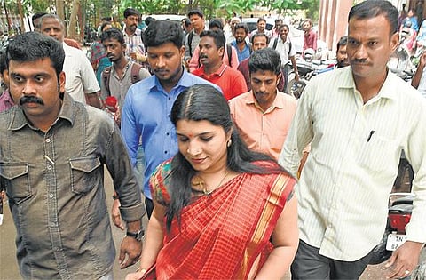 சோலார் பேனல் விசாரணை கமிஷனில் மாஜி அமைச்சர் பழனிமாணிக்கம் மீது புகார்: சரிதா நாயர் புதிய தகவல்