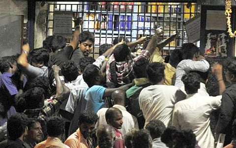 500 டாஸ்மாக் கடைகளை மூடியதால் ரூ.6,636.08 கோடி வருவாய் இழப்பு