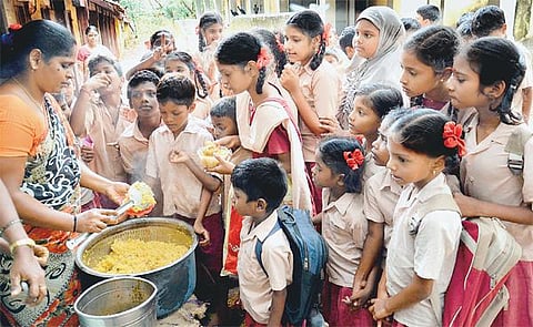 சத்துணவு திட்டத்துக்கு ரூ.1,644 கோடி: திருமண உதவித் தொகையாக ரூ.703 கோடி