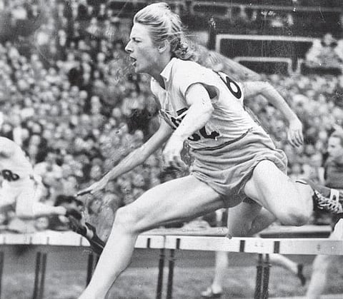 1948 லண்டன் ஒலிம்பிக்: 4 தங்கம் வென்ற இரு குழந்தைகளின் தாய்