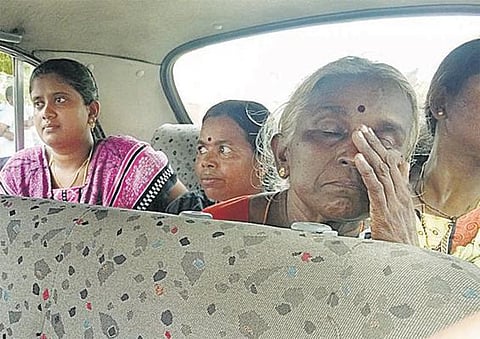 கரூரில் கைது செய்யப்பட்ட 2 பெண் மாவோயிஸ்ட்கள் திருச்சி சிறையில் அடைப்பு