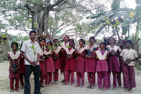 அன்பாசிரியர் 23: தமிழரசன்- பசுமையை விதைக்கும் சகலகலா வல்லவர்!