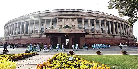 அரசு சலுகைகளைப் பெற ஆதார் கட்டாயமா?- நாடாளுமன்றத்தில் எதிர்க்கட்சிகள் அமளி