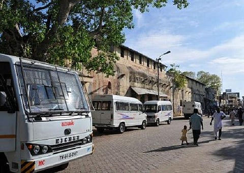 ஏழை பெண்கள், முதியவர்களுக்கு குறி: போலி வட்டாட்சியர்களாக வலம்வரும் இடைத்தரகர்கள்- குற்றவாளிகளை பிடிக்க போலீஸார் தனிப்படை அமைப்பு