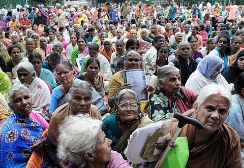வாழ்வு சான்று சமர்ப்பிக்க ஓய்வூதியதாரர்கள் வங்கிகளுக்கு நேரில் செல்ல வேண்டியதில்லை: அமைச்சர் தகவல்