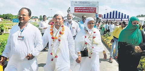 முதல் ஹஜ் பயணக் குழு புறப்பட்டது