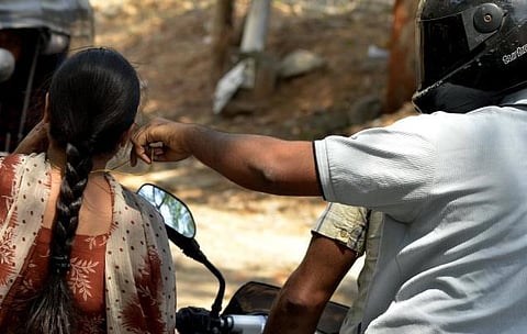 சென்னையில் தொடரும் செயின், செல்போன் பறிப்பு சம்பவங்கள்: கொள்ளையர்களை கைது செய்ய 12 தனிப்படைகள்