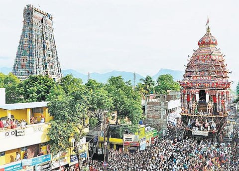 ஆண்டாள் கோயில் ஆடிப்பூர தேரோட்டம்: ஆயிரக்கணக்கான பக்தர்கள் தரிசனம்