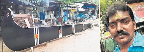 750 கிலோ எடையுள்ள 33 அடி நீள பிரம்மாண்ட அரிவாள்: சதுரகிரி கோயிலுக்காக மதுரையில் தயாரிப்பு