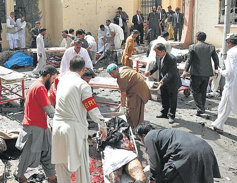 பாக். மருத்துவமனையில் குண்டுவெடிப்பு 70 பேர் பலி; 100 பேர் காயம்