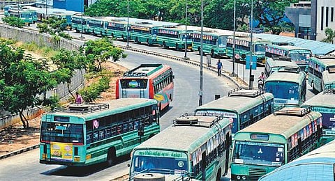 மாநகர பேருந்துகளில் ஒரு நாள் பயணச்சீட்டுக்கு அடையாள சான்று அவசியம்: புதிய உத்தரவால் பயணிகள் அவதி; நடத்துநர்களுடன் வாக்குவாதம்