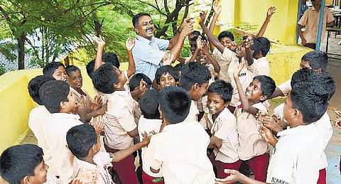 கலக்கல் ஆசிரியர் ‘கலகல சிவா’