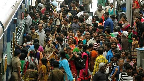 கூட்ட நெரிசலை தவிர்க்க ஆகஸ்ட் 16, 29 தேதிகளில் சிறப்புக் கட்டண ரயில்கள்