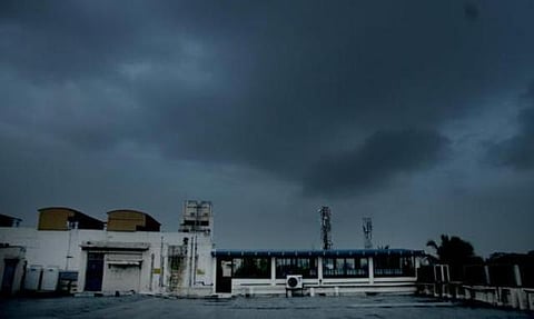 தமிழகத்தில் ஒருசில இடங்களில் மழை பெய்யும்