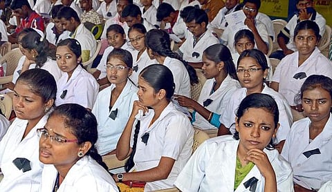 தமிழகத்தில் பிசியோதெரபி படித்துவிட்டு வேலையில்லாமல் அவதிப்படும் 40,000 இளைஞர்கள்