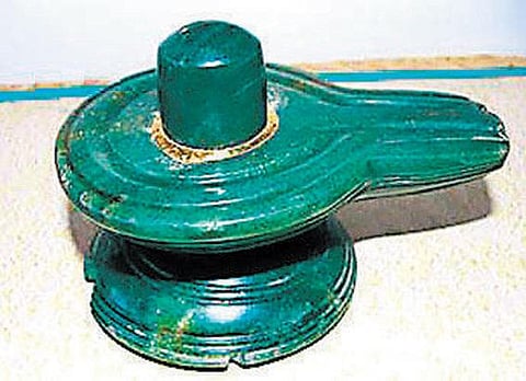 சிலை சிலையாம் காரணமாம் - 28: சோழன் காலத்து அரிய மரகத லிங்கம்