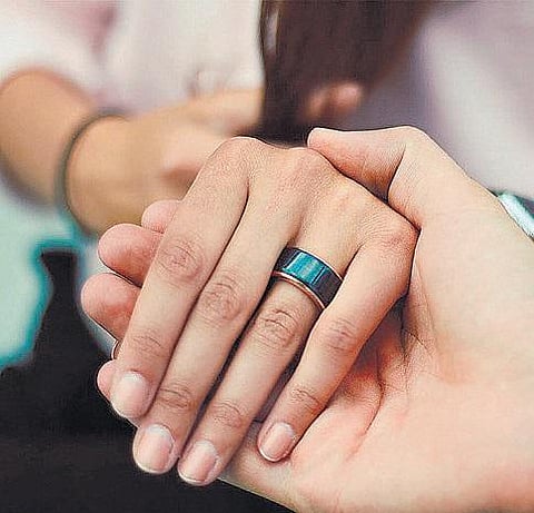 உலக மசாலா: அன்பானவர்களின் இதயத் துடிப்பை உணர வைக்கும் மோதிரம்!