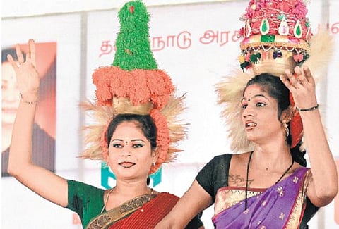 கலை பண்பாட்டு துறையில் போதிய அதிகாரிகள் இல்லாததால் பணிகள் தாமதம்: வாய்ப்பின்றி வறுமையில் வாடும் நாட்டுப்புறக் கலைஞர்கள்