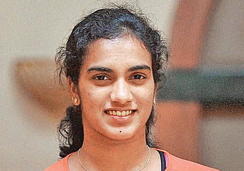 ரியோ ஒலிம்பிக்கில் வெள்ளிப் பதக்கம் வென்று பெருமை சேர்த்ததால் ரூ.11 கோடி, அரசு வேலை, வீடு, கார்: பரிசு மழையில் நனைகிறார் பி.வி.சிந்து