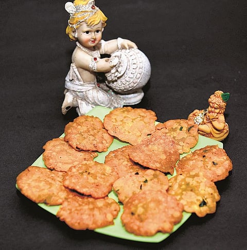 பஞ்சரத்ன தட்டை