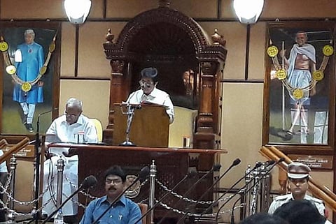 ஆளுநர் உரையுடன் தொடங்கியது புதுச்சேரி பட்ஜெட் கூட்டத்தொடர்: 20 நாட்கள் நடத்தக் கோரி அதிமுக போராட்டம்