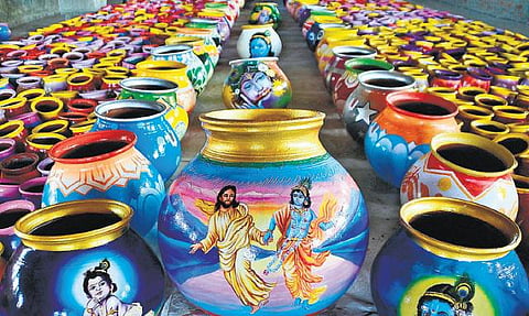 கிருஷ்ண ஜெயந்தியை முன்னிட்டு 10 ஆயிரம் பேருக்கு மத நல்லிணக்க ஓவியம் வரையப்பட்ட கலயங்களில் பிரசாதம்