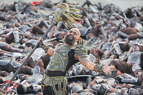 காஷ்மோரா சில ஆச்சரியங்கள்!