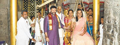 ஒலிம்பிக்கில் வெள்ளிப் பதக்கம் வென்றதற்காக திருப்பதி கோயிலில் சிந்து நேர்த்திக் கடன்