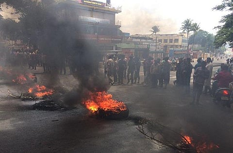 காவிரி நீர் திறப்பை எதிர்த்து பந்த்: கர்நாடகாவில் பதற்றம்- போக்குவரத்து 5-வது நாளாக முடக்கம்