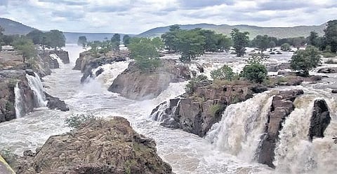 ஒகேனக்கல்லில் விநாடிக்கு 15 ஆயிரம் கனஅடி நீர்வரத்து