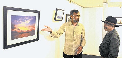 கேமரா கடவுளானது... இயற்கை காணாமல் போனது!