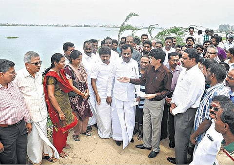 ஸ்கைரோனமஸ் பூச்சிகளால் கொரட்டூர் மக்கள் அவதி: மேயர், சுகாதாரத் துறை செயலர் ஆய்வு