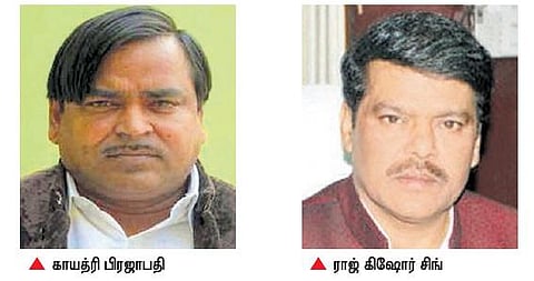 ஊழல் குற்றச்சாட்டால் அரசுக்கு சிக்கல்: உத்தரப் பிரதேசத்தில் 2 அமைச்சர்கள் பதவி நீக்கம்- முதல்வர் அகிலேஷ் யாதவ் நடவடிக்கை