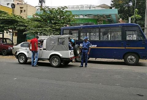 பெங்களூருவில் இயல்பு நிலை திரும்புகிறது: பதற்ற பகுதிகளில் மட்டும் தடை உத்தரவு நீட்டிப்பு