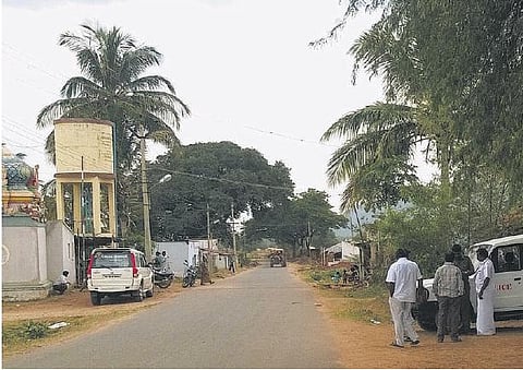 கோவையில் பதற்றம் தணியாத பெரியதடாகம் பாரதி நகர்: பாதிக்கப்பட்ட மக்களை சந்திக்கும் தலித் அமைப்புகள்