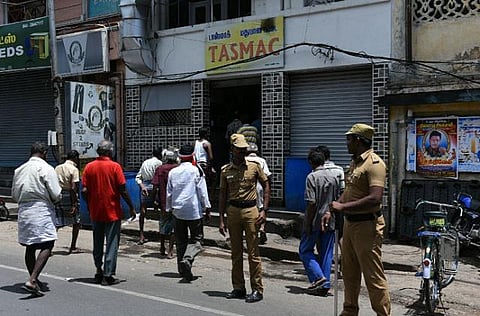 பந்த்: போலீஸ் பாதுகாப்புடன் டாஸ்மாக் கடைகள் திறப்பு