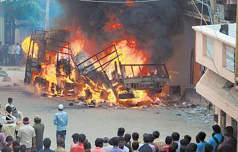 முதலீடுகளை முடக்கிய வன்முறை!