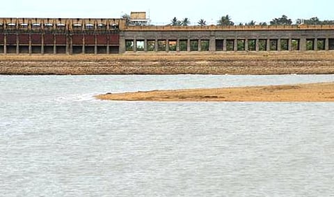 தமிழகத்துக்கு காவிரி நீர் திறந்து விடுவதற்கு எதிராக கர்நாடக சட்டப்பேரவையில் ஒருமனதாக தீர்மானம்