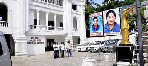 உள்ளாட்சி தேர்தலுக்கான அதிமுக வேட்பாளர்கள்: பதியத்தக்க 18 அம்சங்கள்