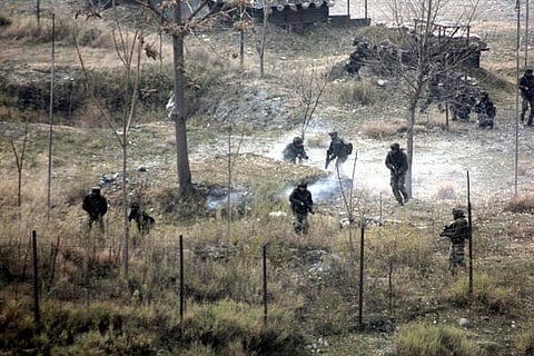 உரி தாக்குதலில் எல்லை தாண்டிய தீவிரவாதிகளுக்கு தொடர்பு: பாகிஸ்தான் தூதரை அழைத்து ஆதாரங்களை வழங்கியது இந்தியா