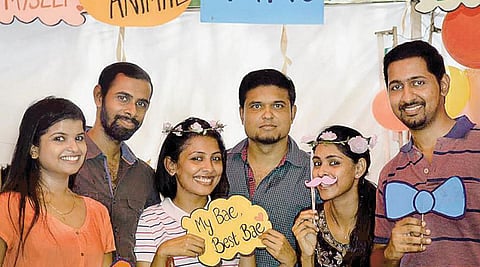 இணைத்து வைக்கும் இளைஞர்களின்-பஜார்!