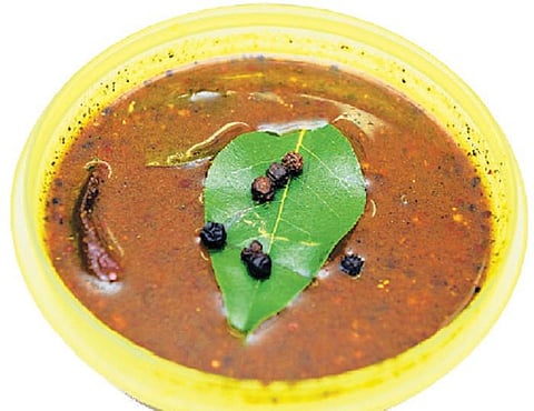 கறிவேப்பிலை மிளகுக் குழம்பு