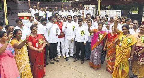 அங்கீகாரம் பெறாத மனைகள், வீடுகளை பத்திரப் பதிவு செய்ய அனுமதிக்க கோரி சென்னையில் உண்ணாவிரதம்