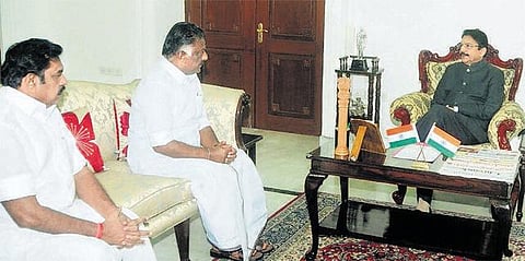 அரசு நிர்வாகம், காவிரி பிரச்சினை, முதல்வர் உடல் நிலை: ஓபிஎஸ், எடப்பாடி பழனிசாமி ஆளுநரிடம் விளக்கம் - அப்போலோவில் அமைச்சர்கள் ஆலோசனை