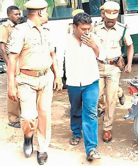 இளைஞரை துப்பாக்கியால் சுட்டுக்கொன்ற சம்பவம்: சரணடைந்த ரபீக்கை 4 நாள் காவலில் விசாரிக்க அனுமதி