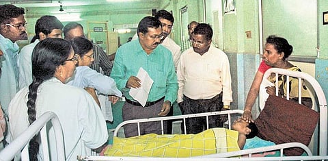 சென்னை புறநகர் பகுதிகளில் காய்ச்சலை தடுக்க 20 நடமாடும் மருத்துவக் குழுக்கள் அமைப்பு: சுகாதாரத்துறை இயக்குநர் குழந்தைசாமி தகவல்