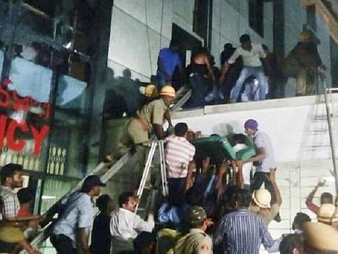 புவனேஸ்வர் தீ விபத்து: மருத்துவமனை உரிமையாளர் சரண்