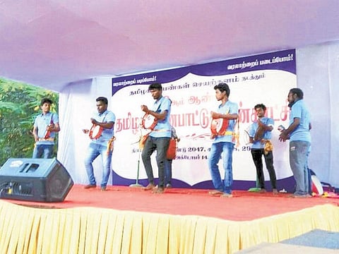 தமிழை இசைத்த இளைஞர்கள்!