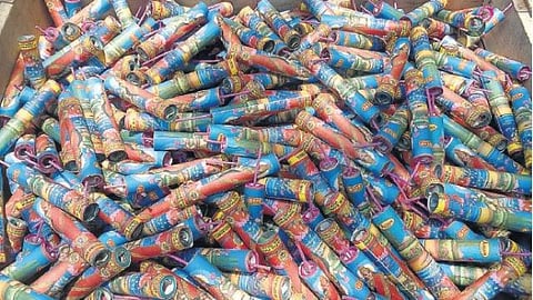 சீன பட்டாசுகளை புறக்கணித்த வர்த்தகர்கள்: டெல்லியில் களைகட்டும் சிவகாசி பட்டாசுகள்