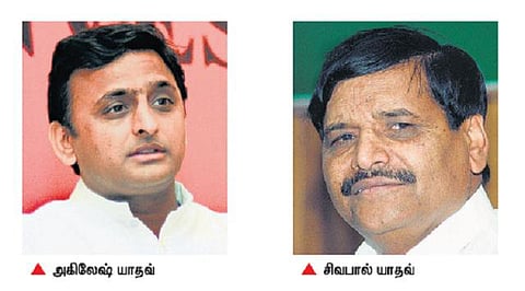 உ.பி. முதல்வர் நடவடிக்கை: ஷிவ்பால் யாதவ் உட்பட 4 அமைச்சர்கள் நீக்கம்